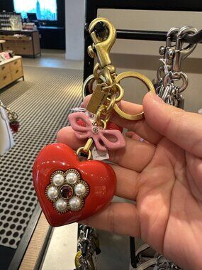 NWT! Coach CBV00 Resin Heart Bag Charm Keychain Key Ring Fob In Brass/Red Multi